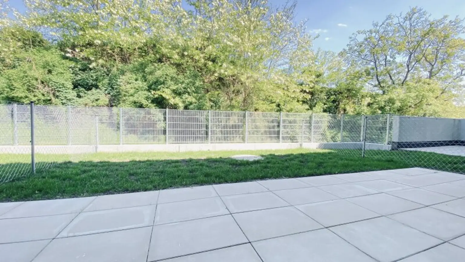 Schönes Wohnen mit Freiraum: Lichtdurchflutete Gartenwohnung mit Terrasse