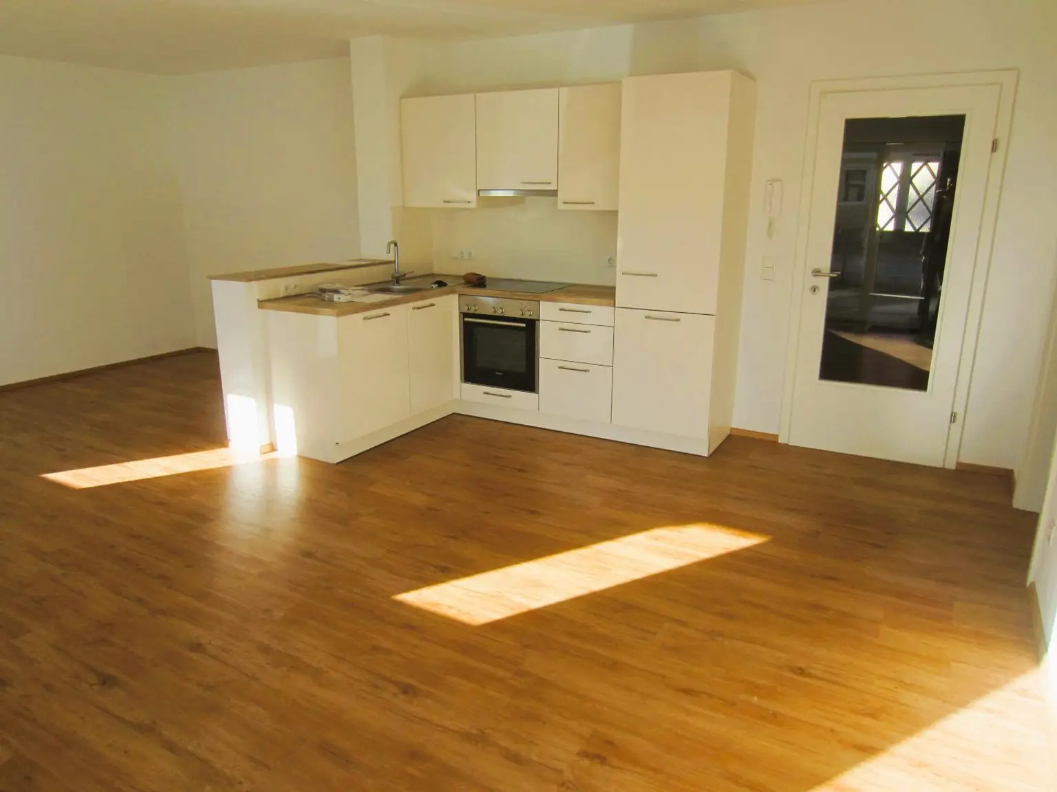 Attraktive 4-Zi.-Terrassenwohnung im 3-Parteienhaus