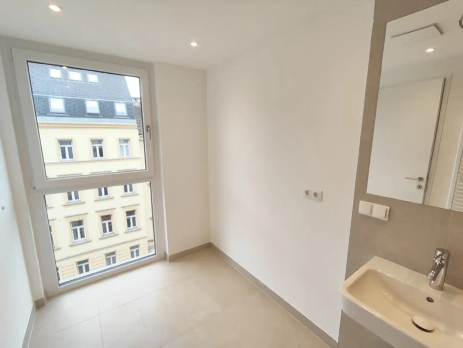 Modern wohnen in Meidling! Neubau 2-Zimmer-Erstbezug mit Balkon im 5. Liftstock - Top60