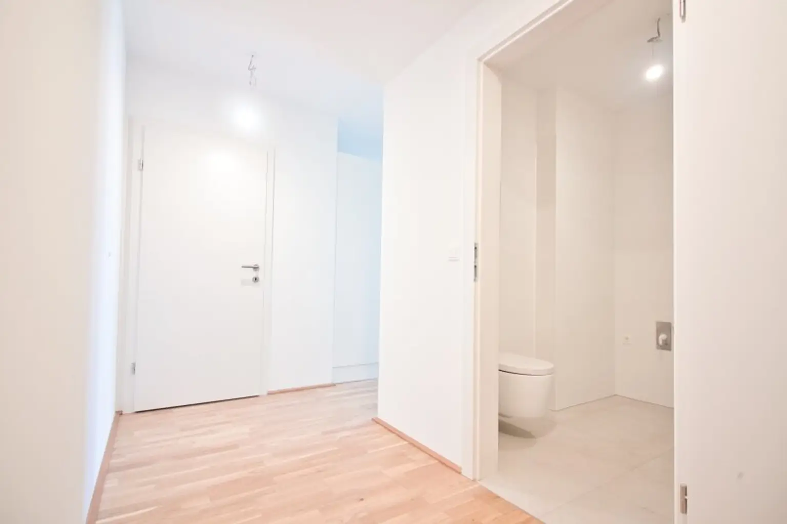 Arbeiten & Wohnen vereint – moderne 2-Zimmer-Wohnung mit Balkon & angrenzendem Büro mit separatem Zugang