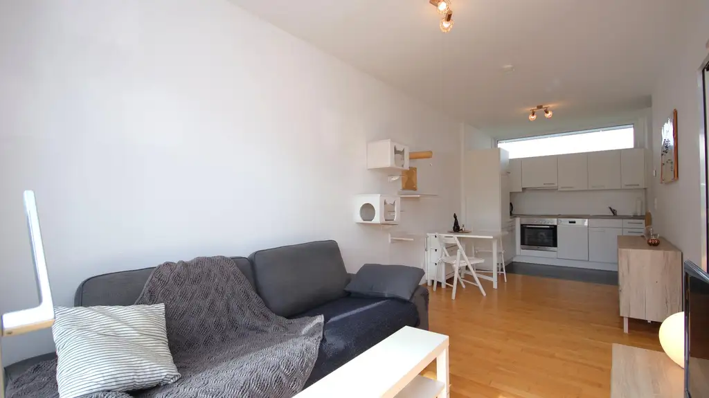 Bezugsfertige vollmöblierte 2-Zimmer-Wohnung mit Balkon