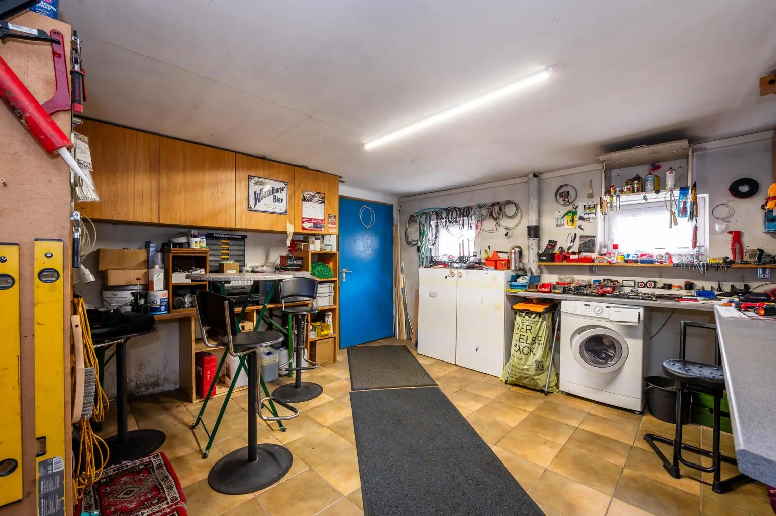 GARTENPARADIES für die ganze Familie mit Schwimmteich und 4 Garagen