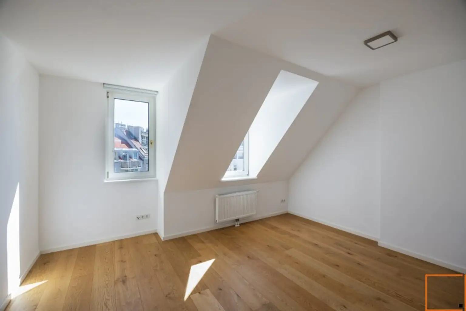 Dachgeschoßwohnung mit eingeschnittener Terrasse, vier Schlafzimmern und schönem Fernblick