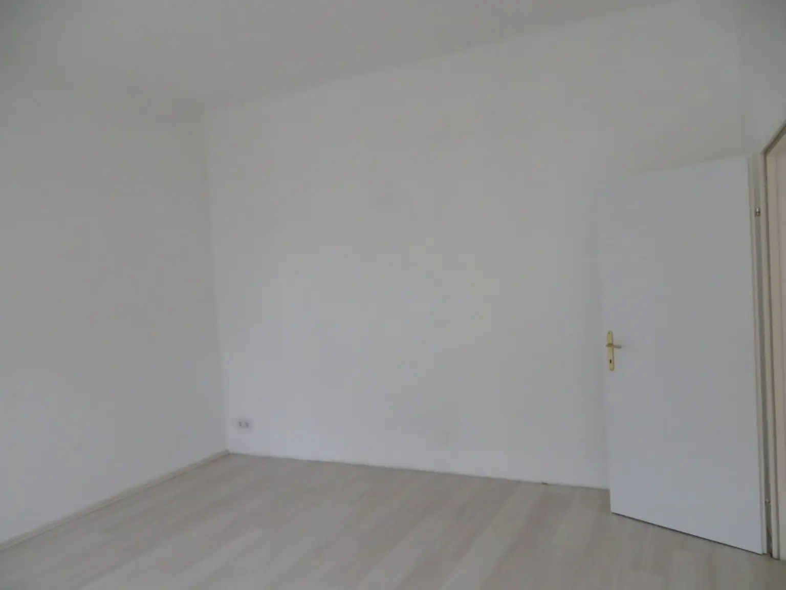 Befristet vermietete 2-Zimmer-Wohnung im sanierten Altbau.