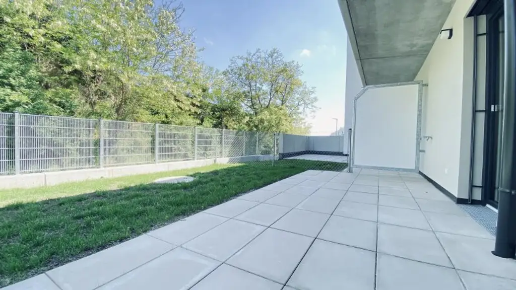 Schönes Wohnen mit Freiraum: Lichtdurchflutete Gartenwohnung mit Terrasse