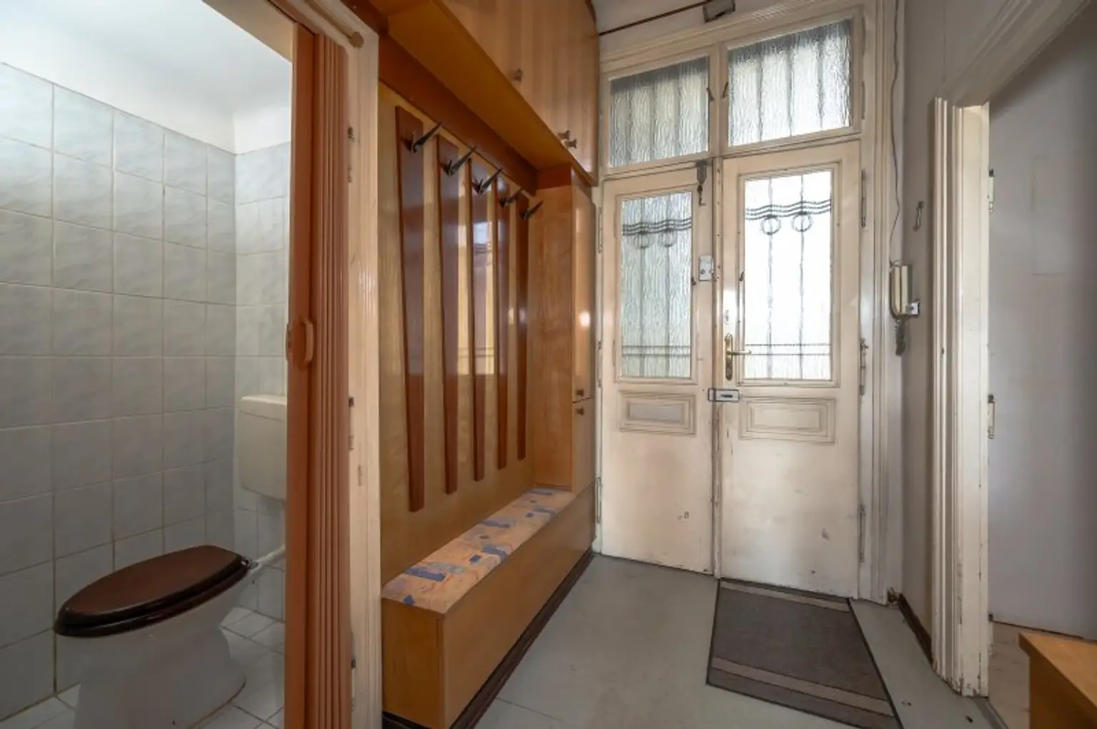 ++RG71++ Altbaujuwel zum Sanieren – 2,5-Zimmer Wohnung mit guter Raumaufteilung