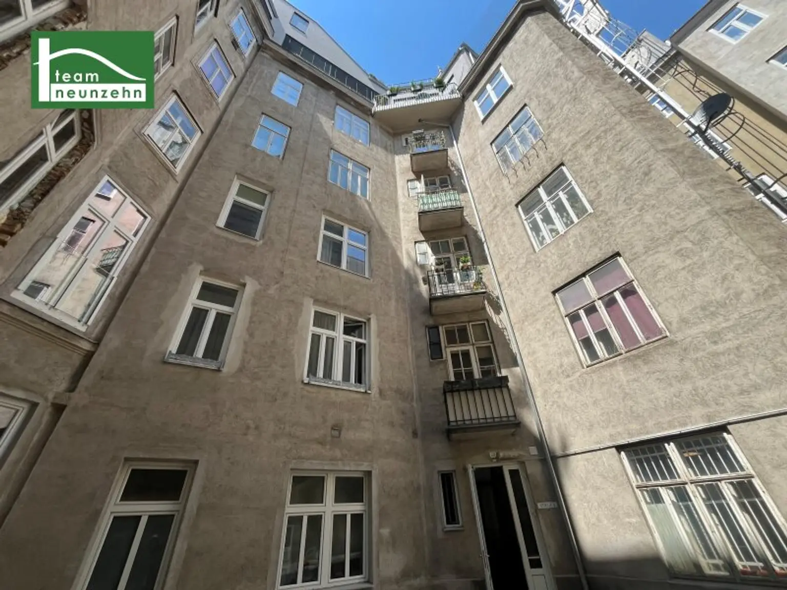 PROVISONSFREI BIS ENDE AUGUST! BEI DER ECKE NEUBAUGASSE! LEISTBARE GEBRAUCHTE WOHNUNG IN HOFRUHELAGE! SCHÖNES ALTBAUHAUS! SEHR ZENTRAL! Für Eigennutzer aber auch Anleger.