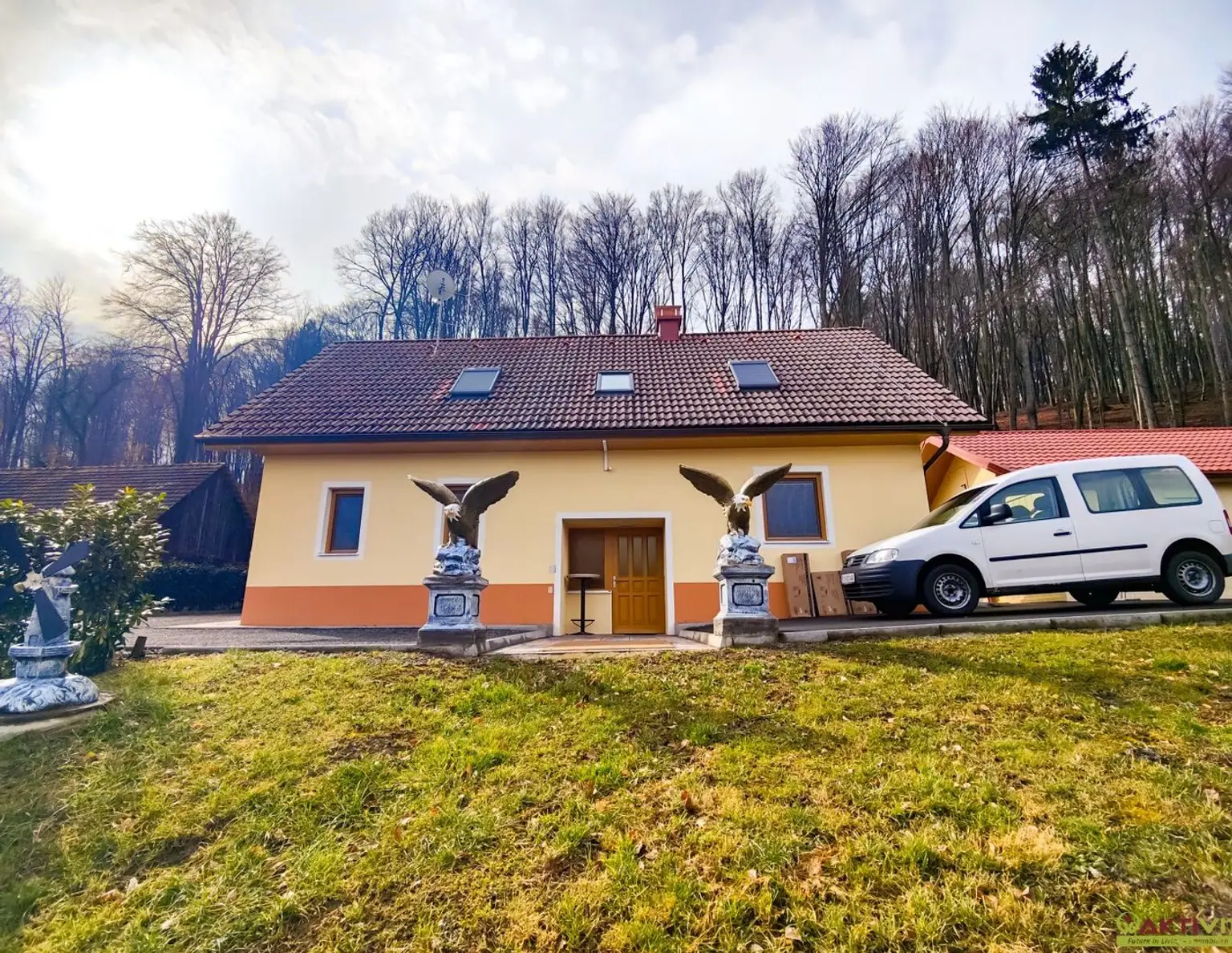 Landhaus mit über 3,8 ha Grund in Naturlage. - Wohnkomfort & Landwirtschaft vereint.