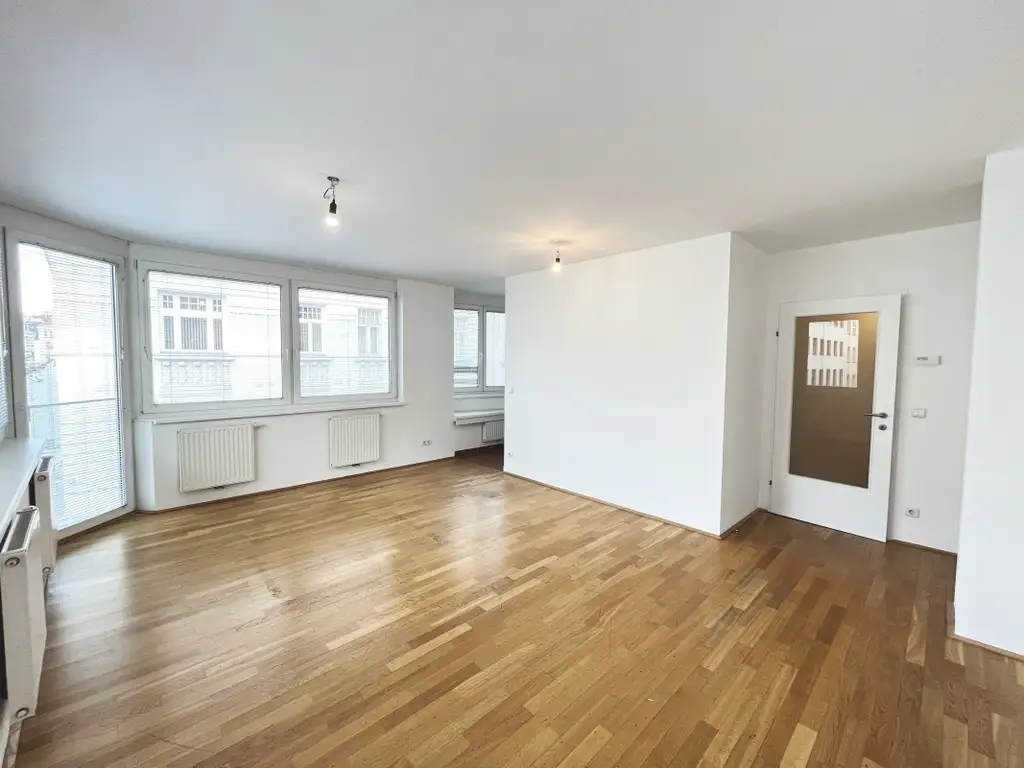 Optimal geschnittene 2-Zimmer- Wohnung - 
U6 nur 2 min. zu Fuß