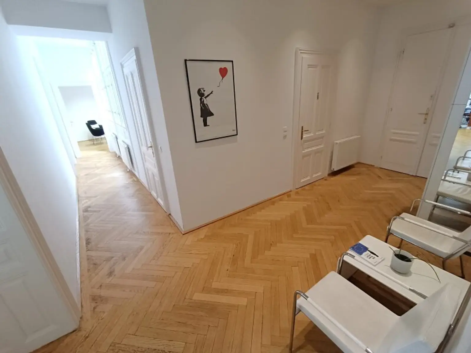 Großzügiges Büro mit Altbau-Charme im 1. Bezirk! Klimatisiert! 5 Räume! Jahrhundertwendehaus mit Lift! Nähe U2/U4 Schwedenplatz!