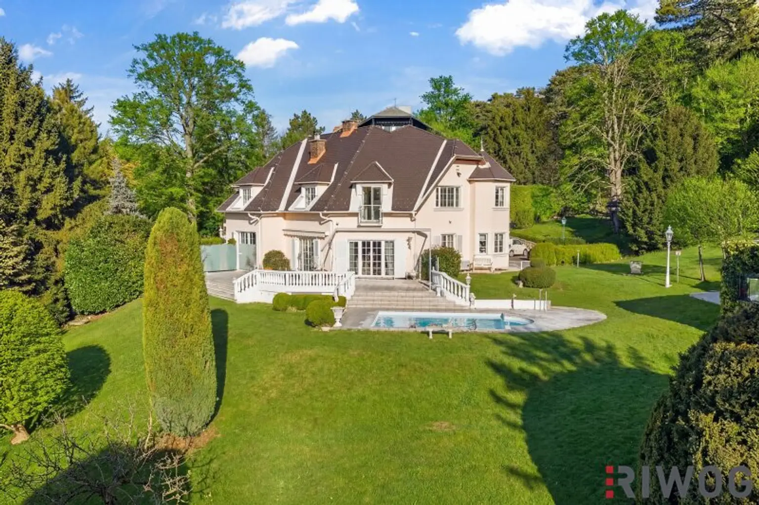 Private Estate Villa mit Fernblick | Privatwald | Virtual Tour | 4.200m2 Garten |  25 min. in den 1. Bezirk | Pool & Sauna