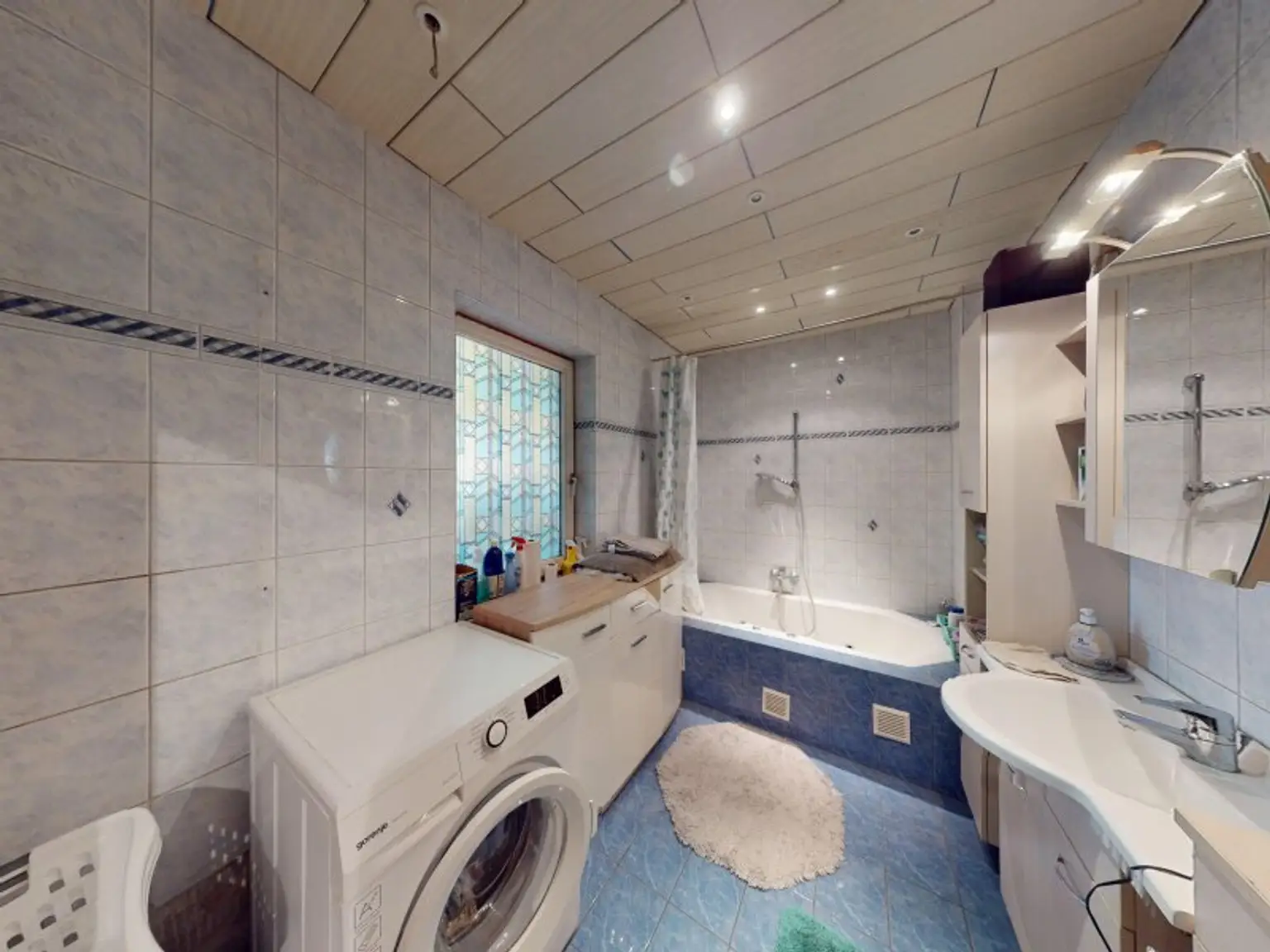 SANIERUNGSSCHNÄPPCHEN! Wer hier Hand anlegt, erfüllt sich seinen Wohntraum! Nähe Therme "Silent Spa"!