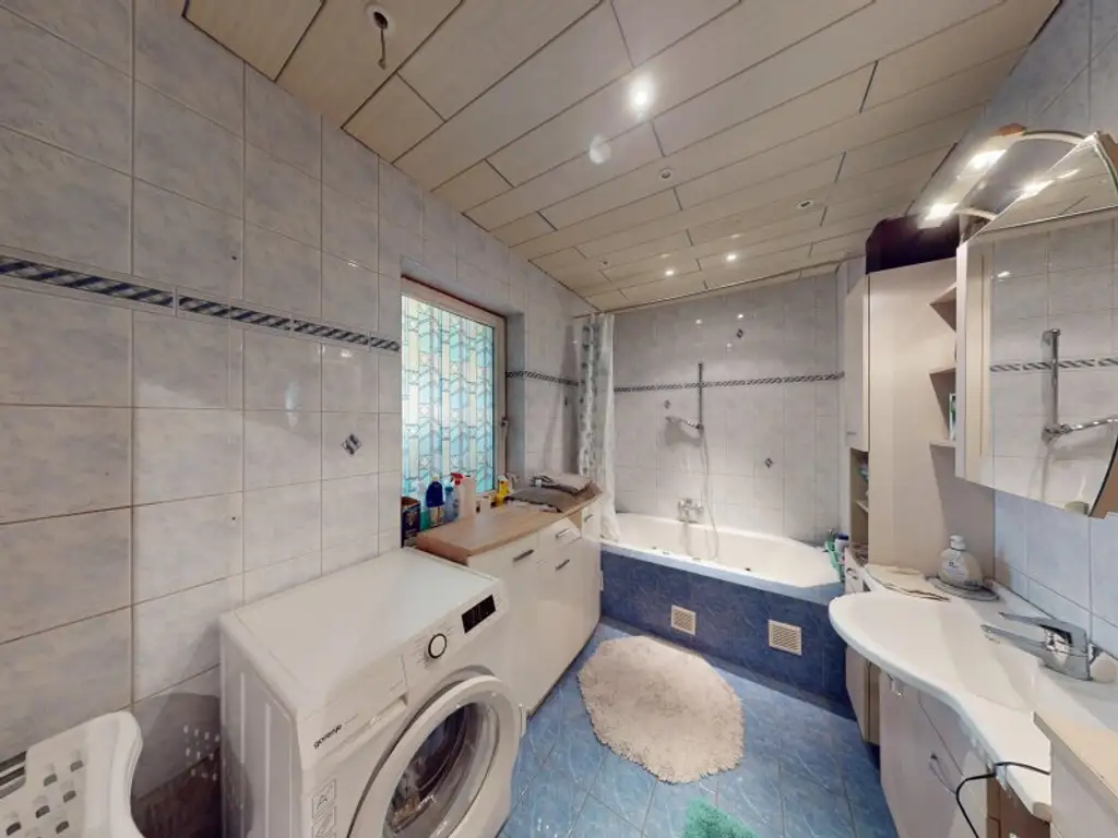 SANIERUNGSSCHNÄPPCHEN! Wer hier Hand anlegt, erfüllt sich seinen Wohntraum! Nähe Therme "Silent Spa"!