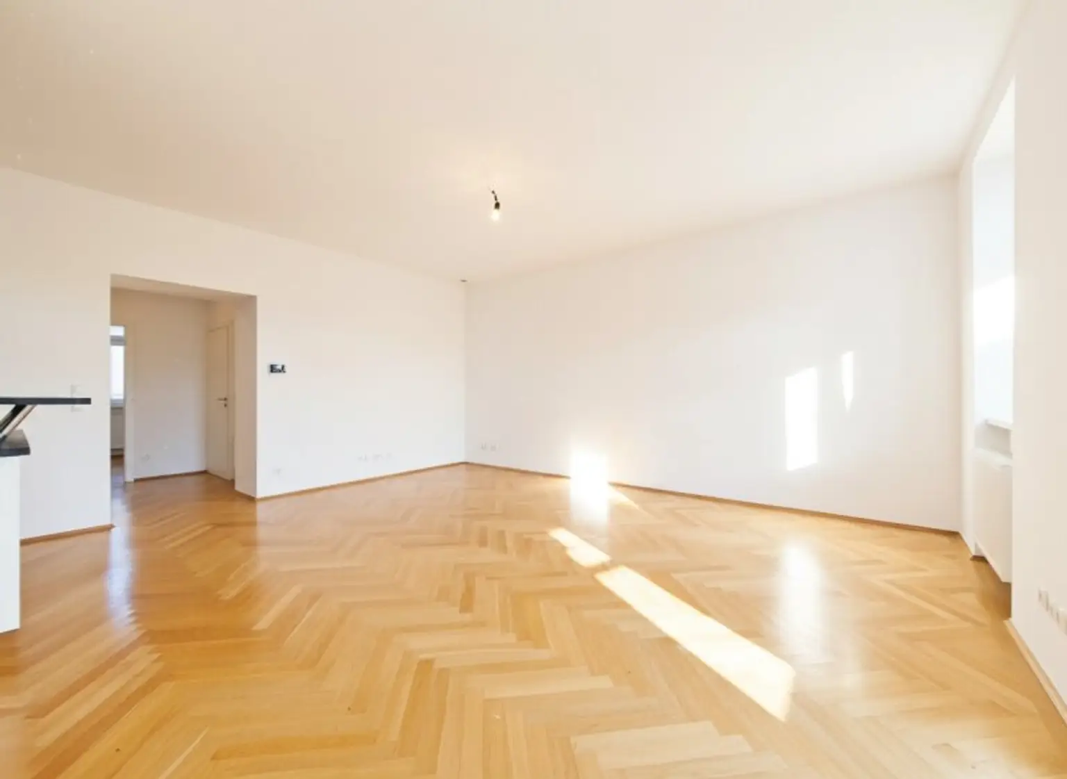 Wohnzimmer mit Balkon