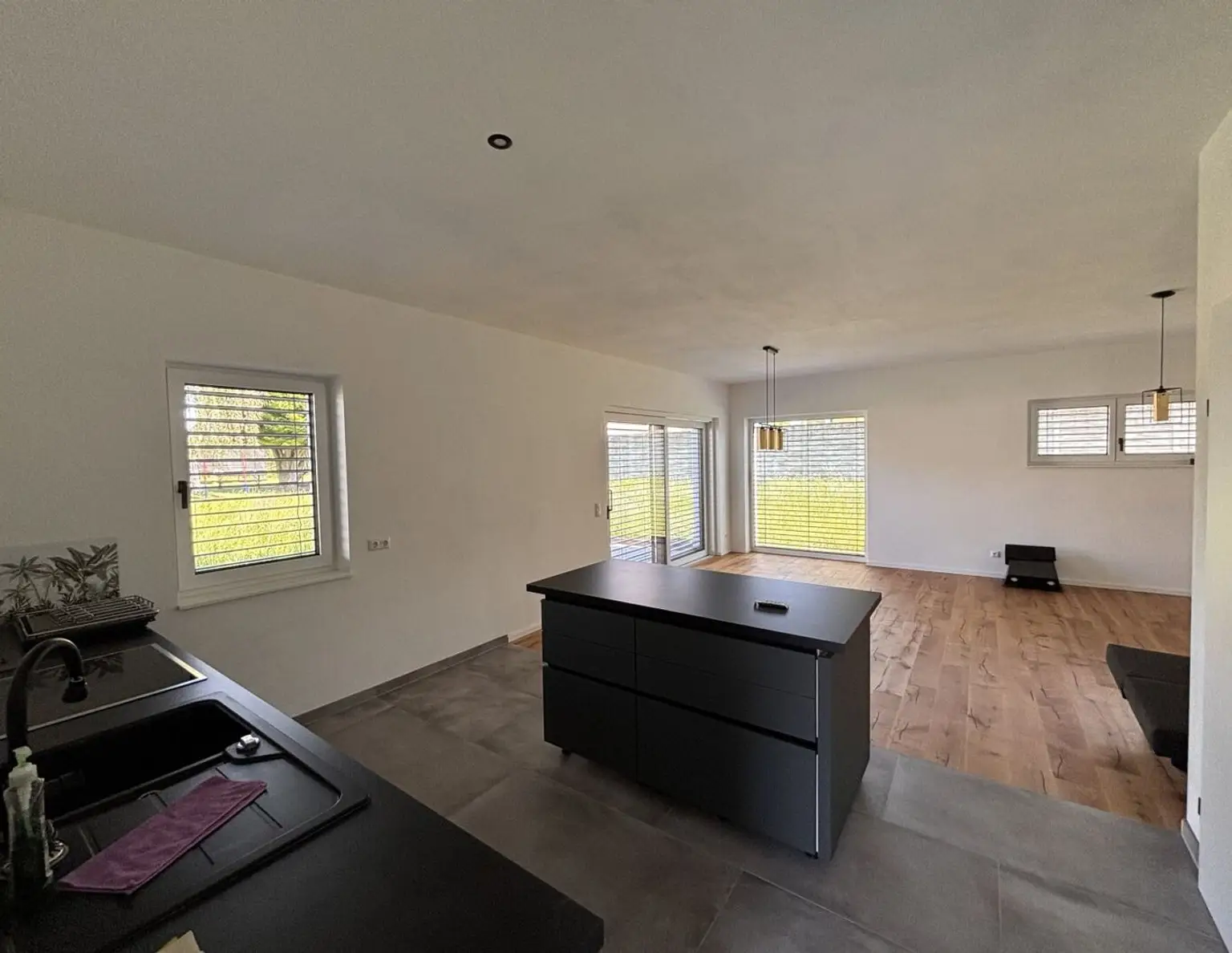 Neuwertige Doppelhaushälfte in Burgkirchen: Ihr neues Zuhause mit Garten und Terrasse!