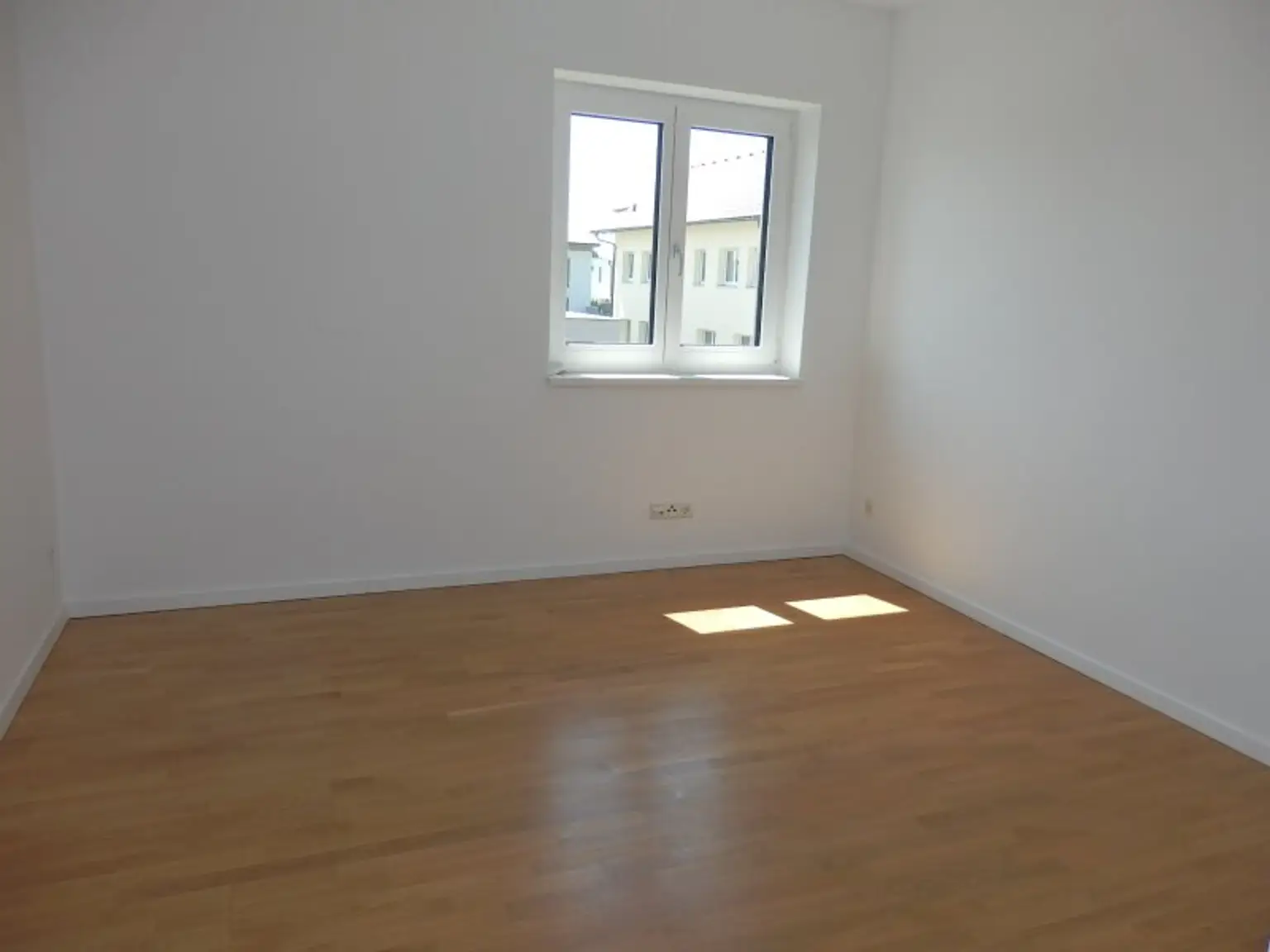 Topmodernes ZWEITBEZUGHAUS, 5 Zimmer, Garten, Stellplatz !!