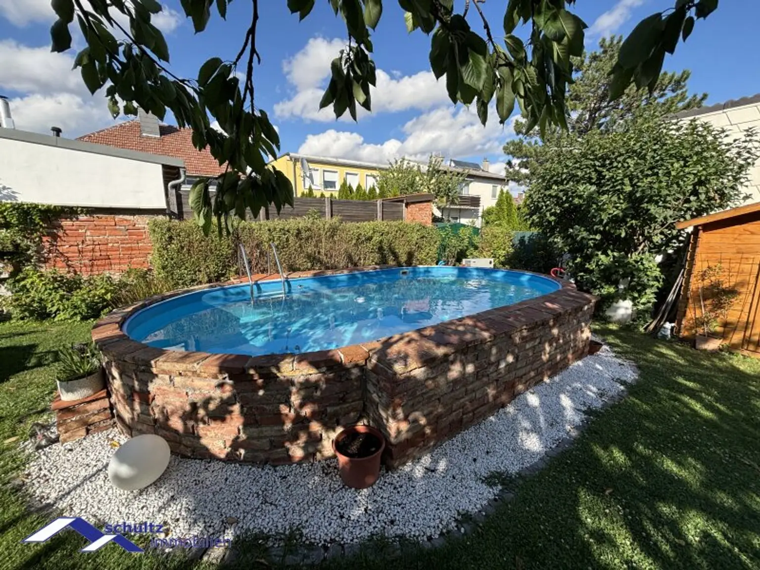 Schönes Einfamilienhaus mit Pool! Besonderes Angebot!