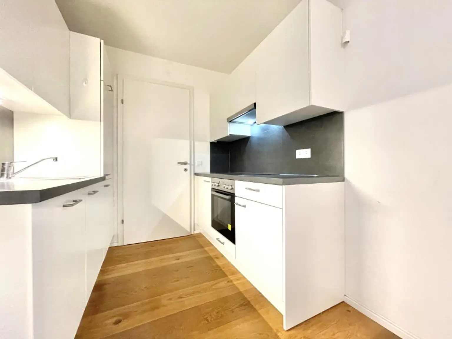 *WARMMIETE - Goldener Hirsch – Stilvolle 3-Zimmer-Wohnung mit Balkon in der Ziedlergasse, 23. Bezirk*