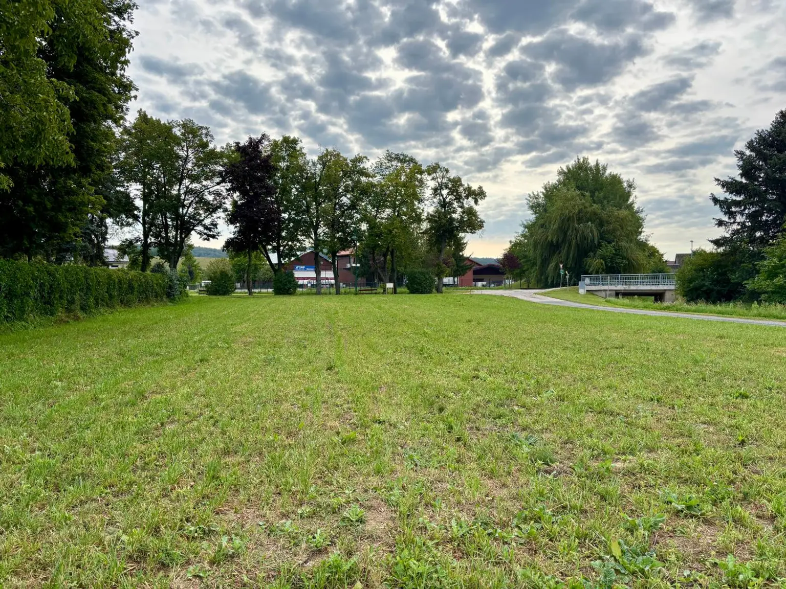 Auf los gehts los! Aufgeschlossenes und vermessenes Grundstück!