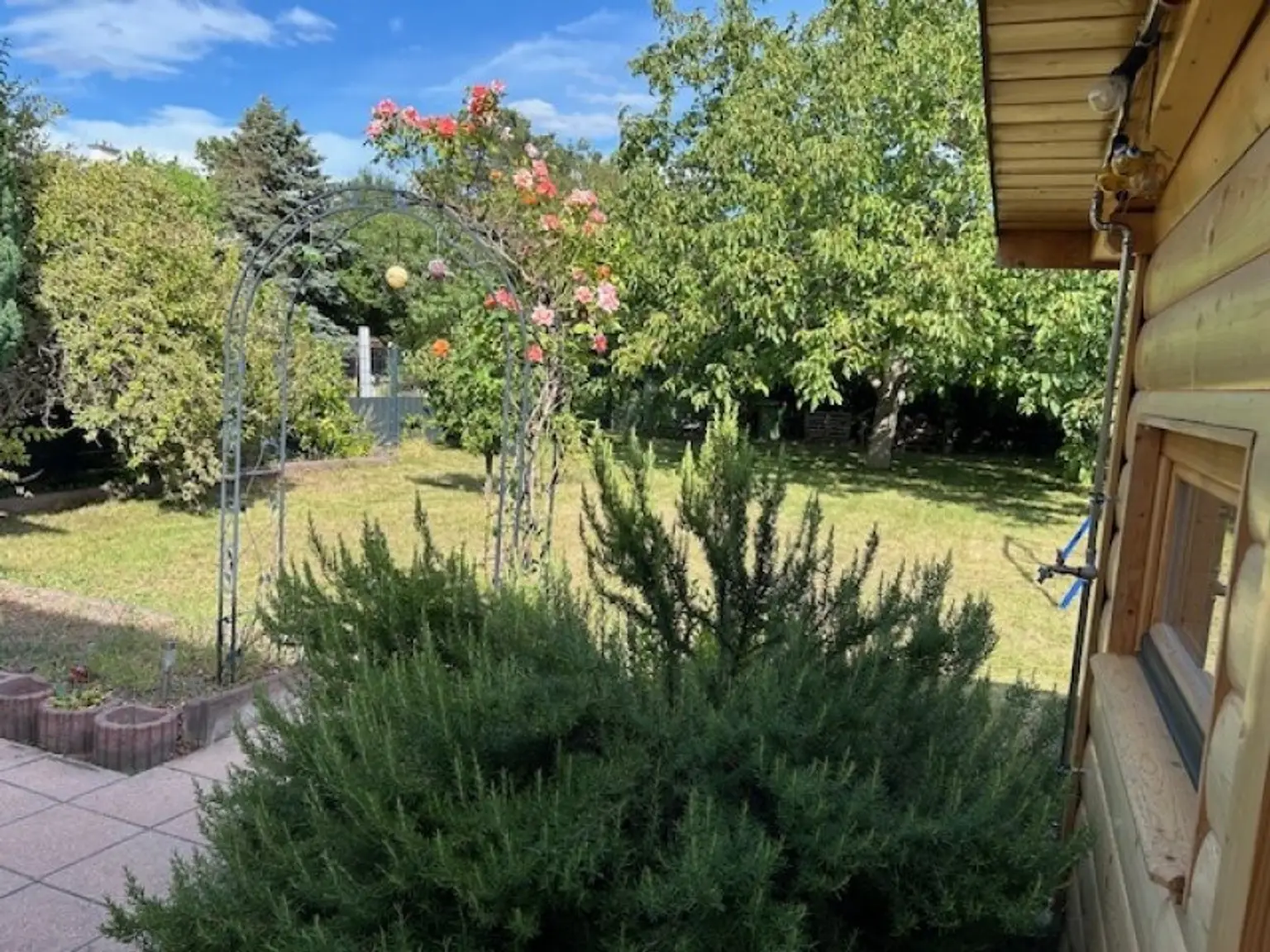 +++ TOP PREIS! - RARITÄT: ABSOLUT RUHIGE GARTENIDYLLE ( alter Baumbestand ) Wohnhaus mit Wintergarten - Lebensqualität pur, modernes Bad und Küche +++