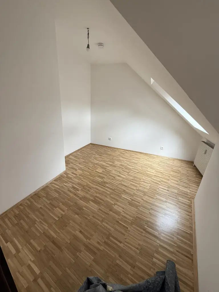 Deutschfeistritz, tolle 2-Zimmer-DG-Wohnung in ruhiger zentraler Lage zu beziehen