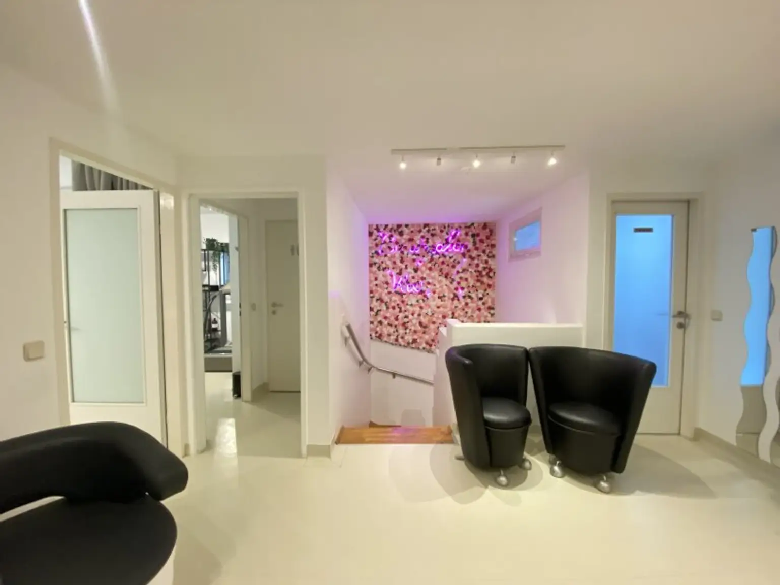 BÜRO oder ORDINATION + U3 Nähe + ca. 100m² TERRASSE + PERFEKTE Lage + SUPER Infrastruktur!