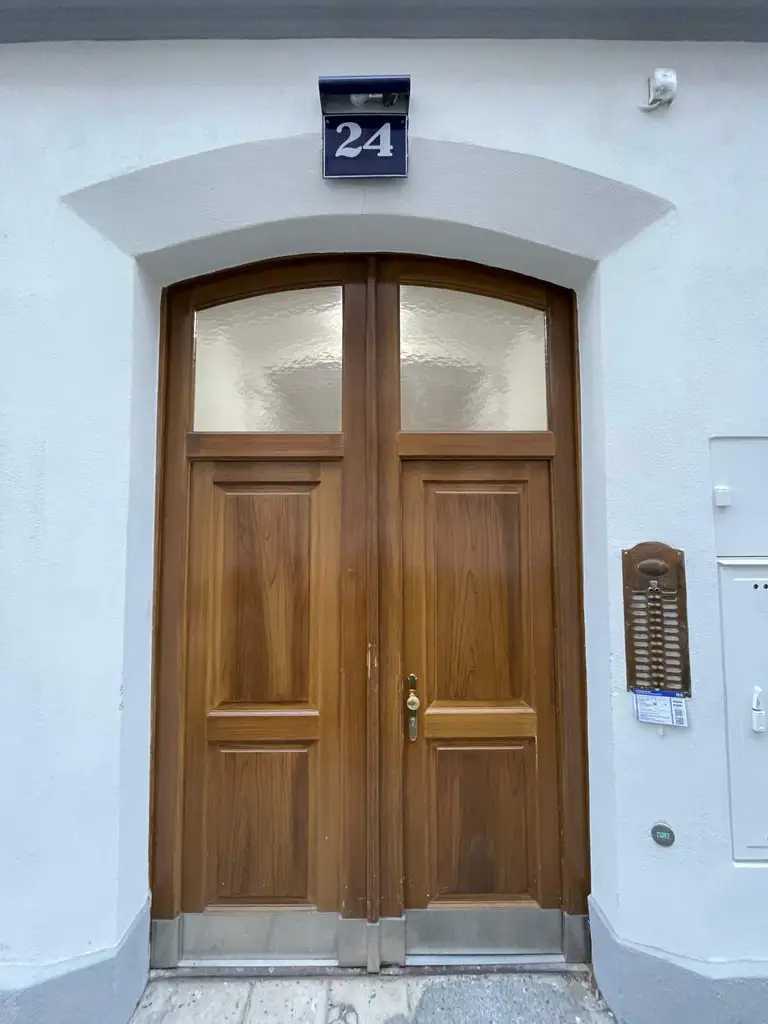 Teilsanierte 3 Zimmer Wohnung in Top Lage - 
Nahe altes AKH und Rathaus