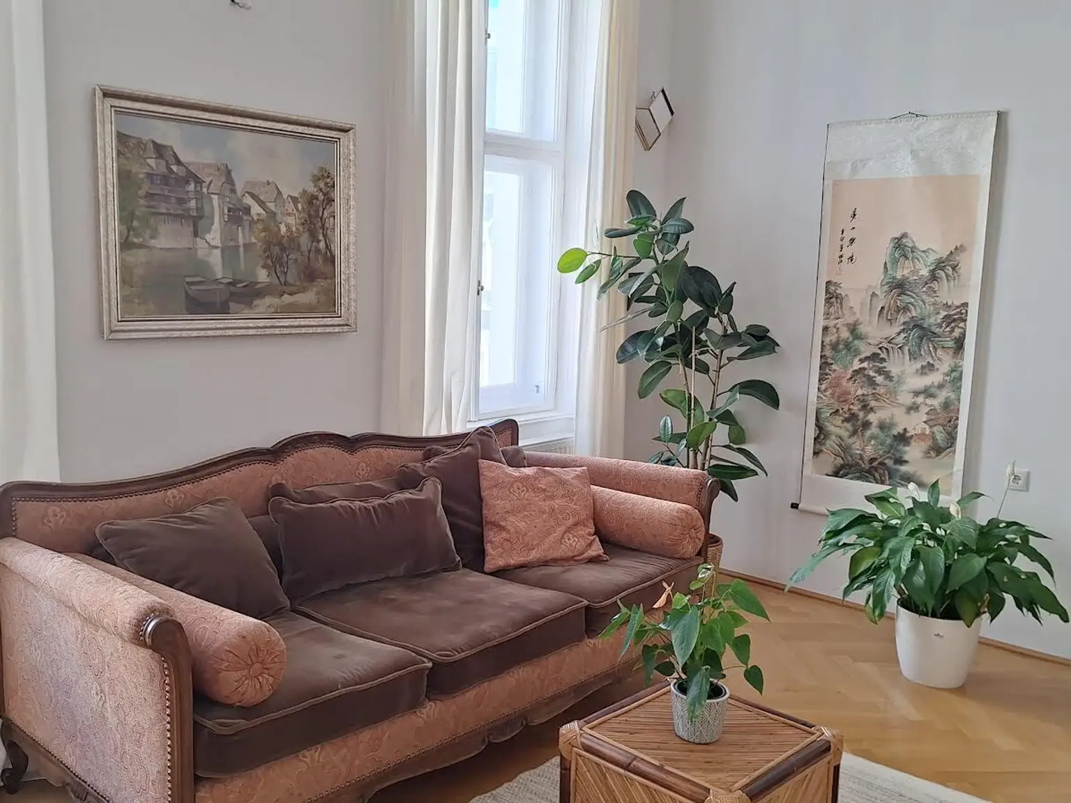 Robert Stolz Park: Repräsentative Altbauwohnung mit klassischen Stilelementen und guter Verkehrsanbindung