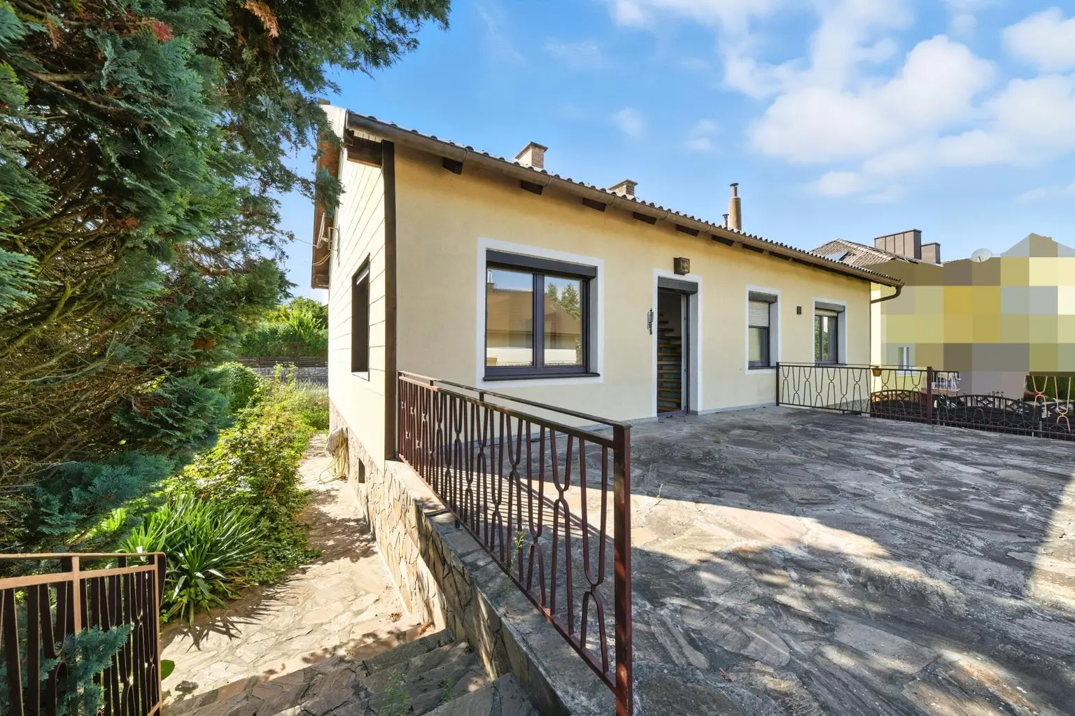 Ihr neues Zuhause: Einfamilienhaus mit vielseitigem Ausbaupotenzial in familienfreundlicher Stadtlage!