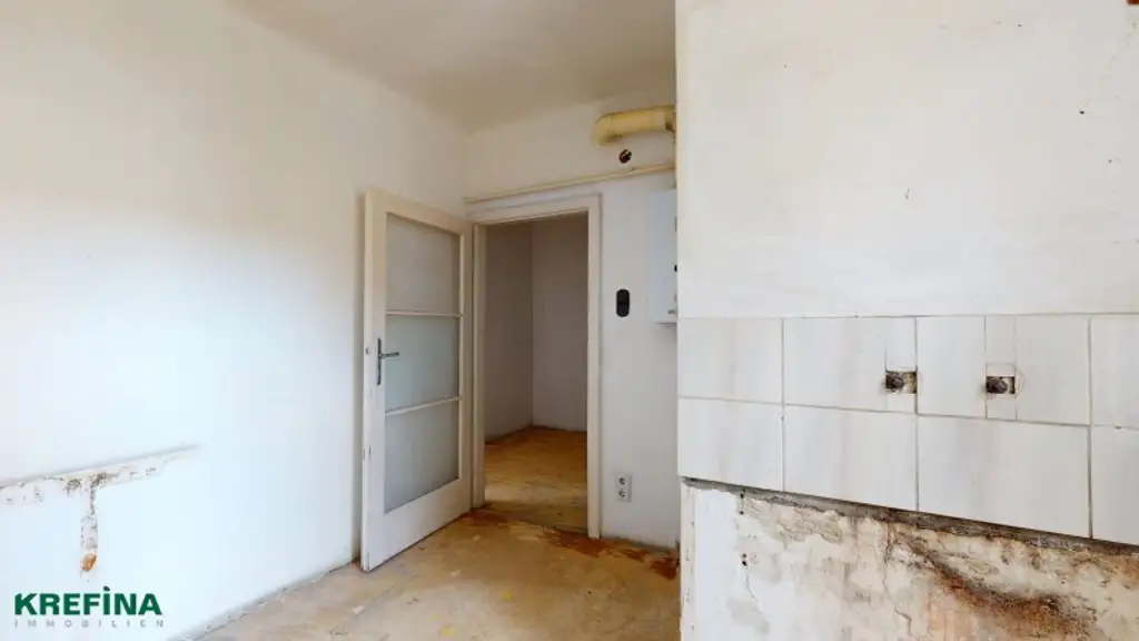 Gassergasse/Laurenzgasse:  General zu sanierende Kleinwohnung nahe Alois-Drasche-Park - 3. Liftstock - Gute Infrastruktur und Verkehrsanbindung