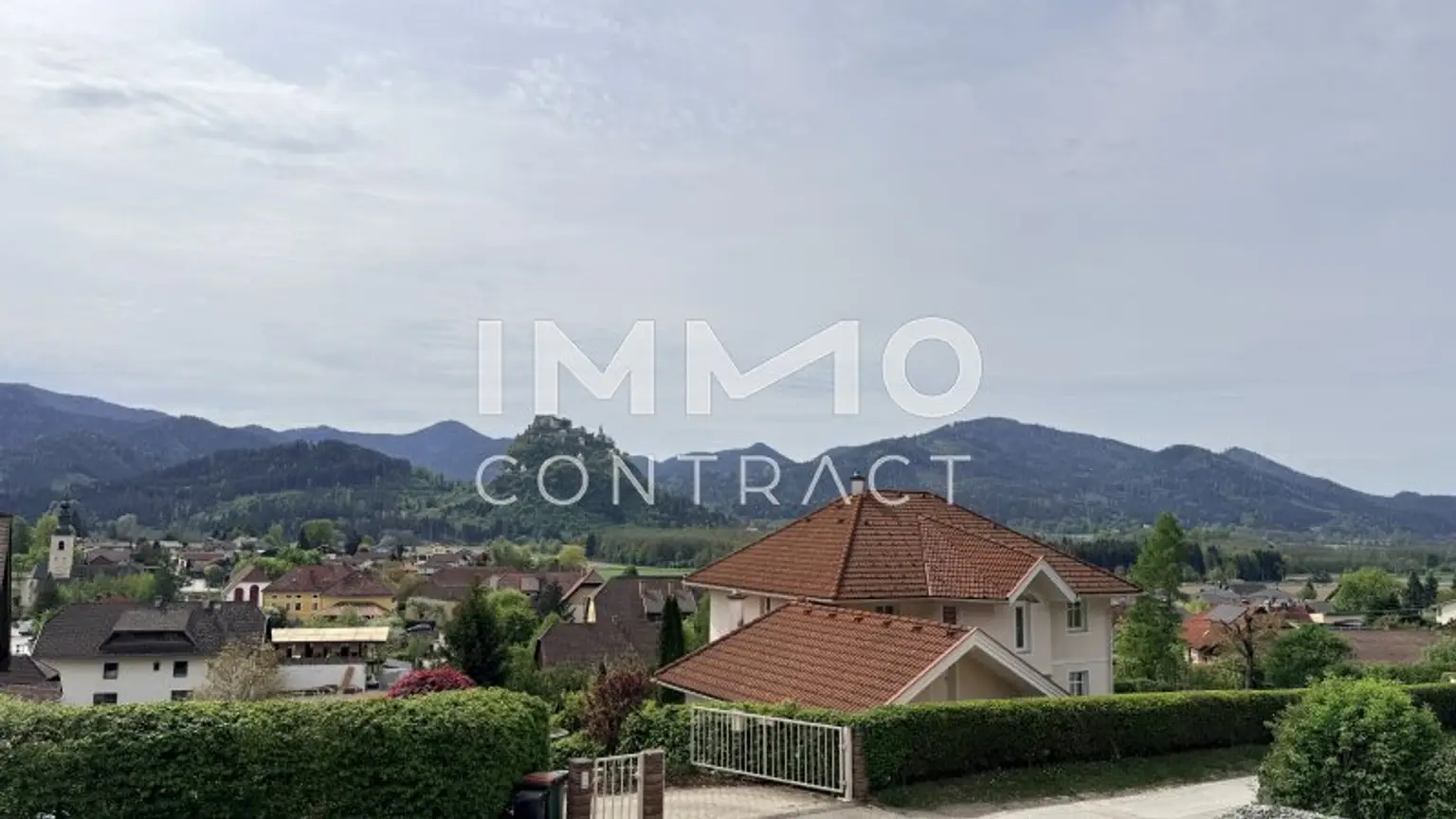 Modernes Griffner-Architektenhaus mit Burgblick