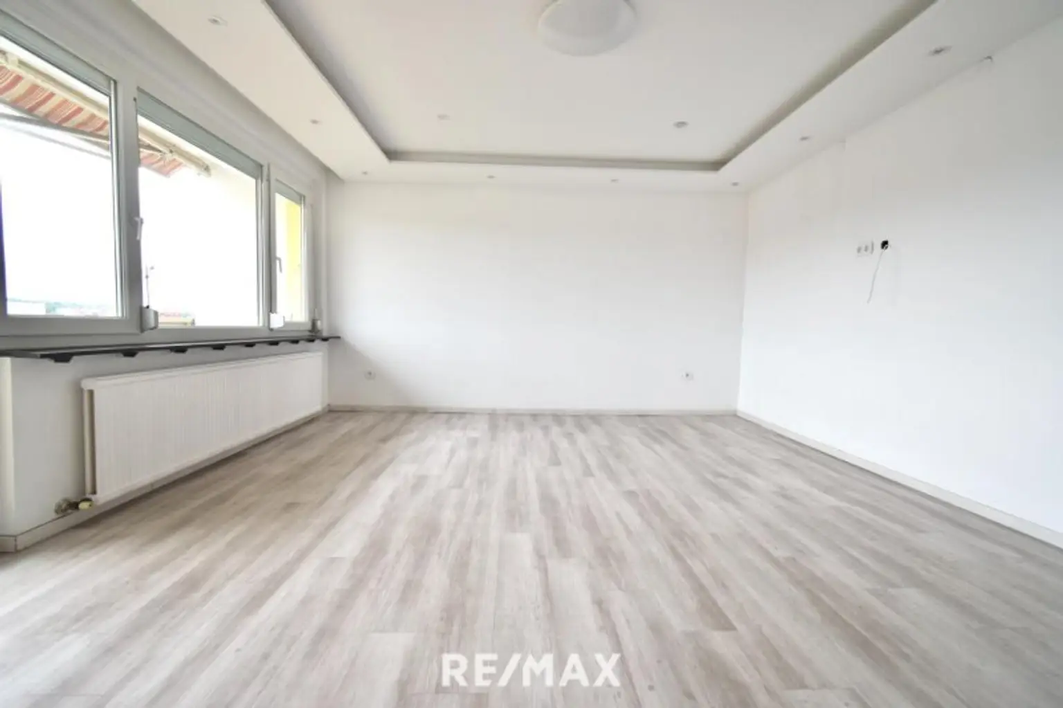 Wohn- und Essbereich mit Ausgang zum Balkon