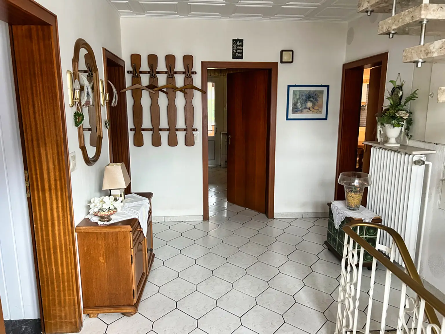 Alle unter einem Dach! Einfamilienhaus mit Einliegerwohnung & viel Platz!