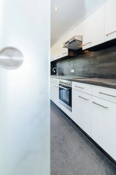 KEINE PROVISON I SONNIGE LOGGIA I KOMPLETT ERNEUERT I 3-ZIMMER-DOMIZIL I BESTE LAGE BEIM LEND I HELL & LUFTIG I RUHIGES WOHNEN I TIERFREUNDLICHES ZUHAUSE I PROJEKT WOHNEN I