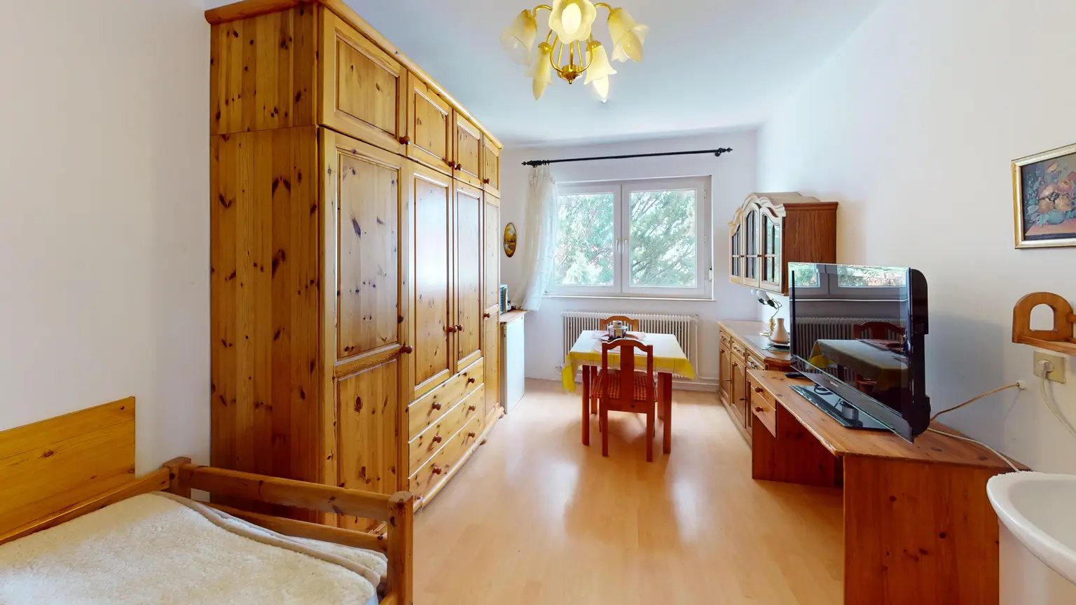 Großzügiges Zweifamilienhaus mit großem Garten und viel Potenzial