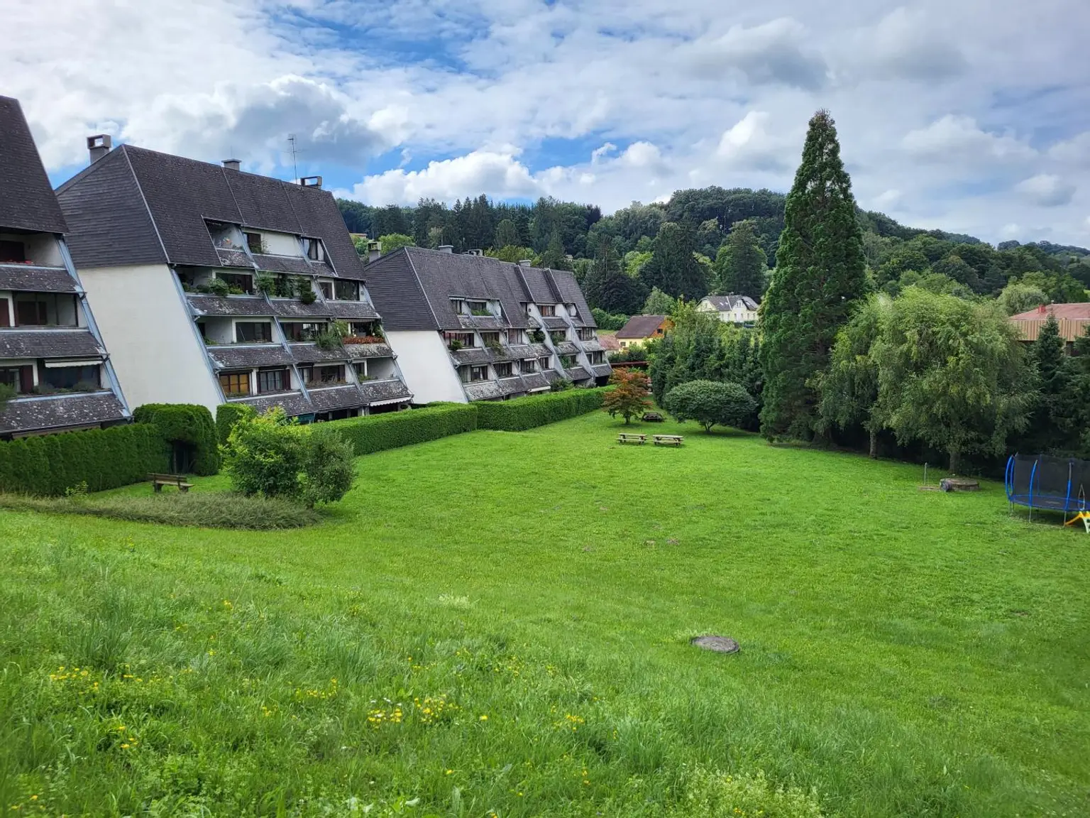 GEMÜTLICHE 3-ZIMMER-WOHNUNG MIT LOGGIA UND WUNDERSCHÖNEM AUSBLICK