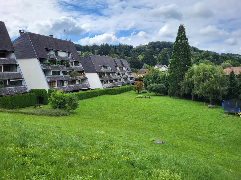 GEMÜTLICHE 3-ZIMMER-WOHNUNG MIT LOGGIA UND WUNDERSCHÖNEM AUSBLICK