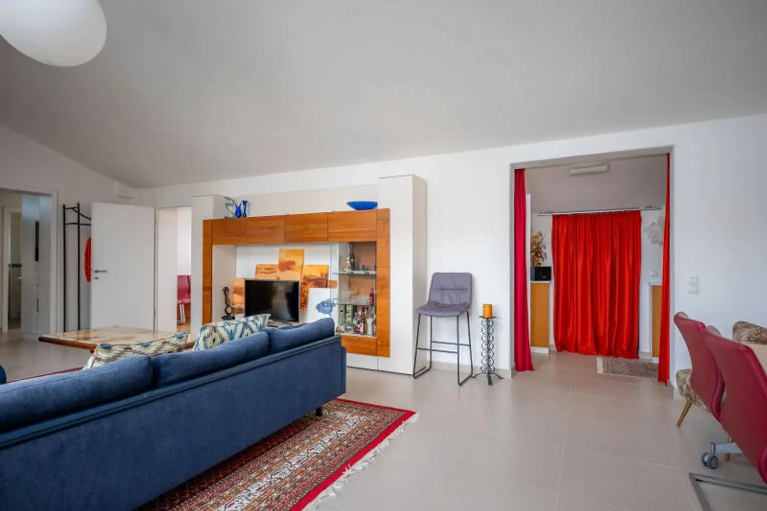 Dachgeschosswohnung in Ruhelage mit traumhaftem Grünblick, eigenem Garten und Garage