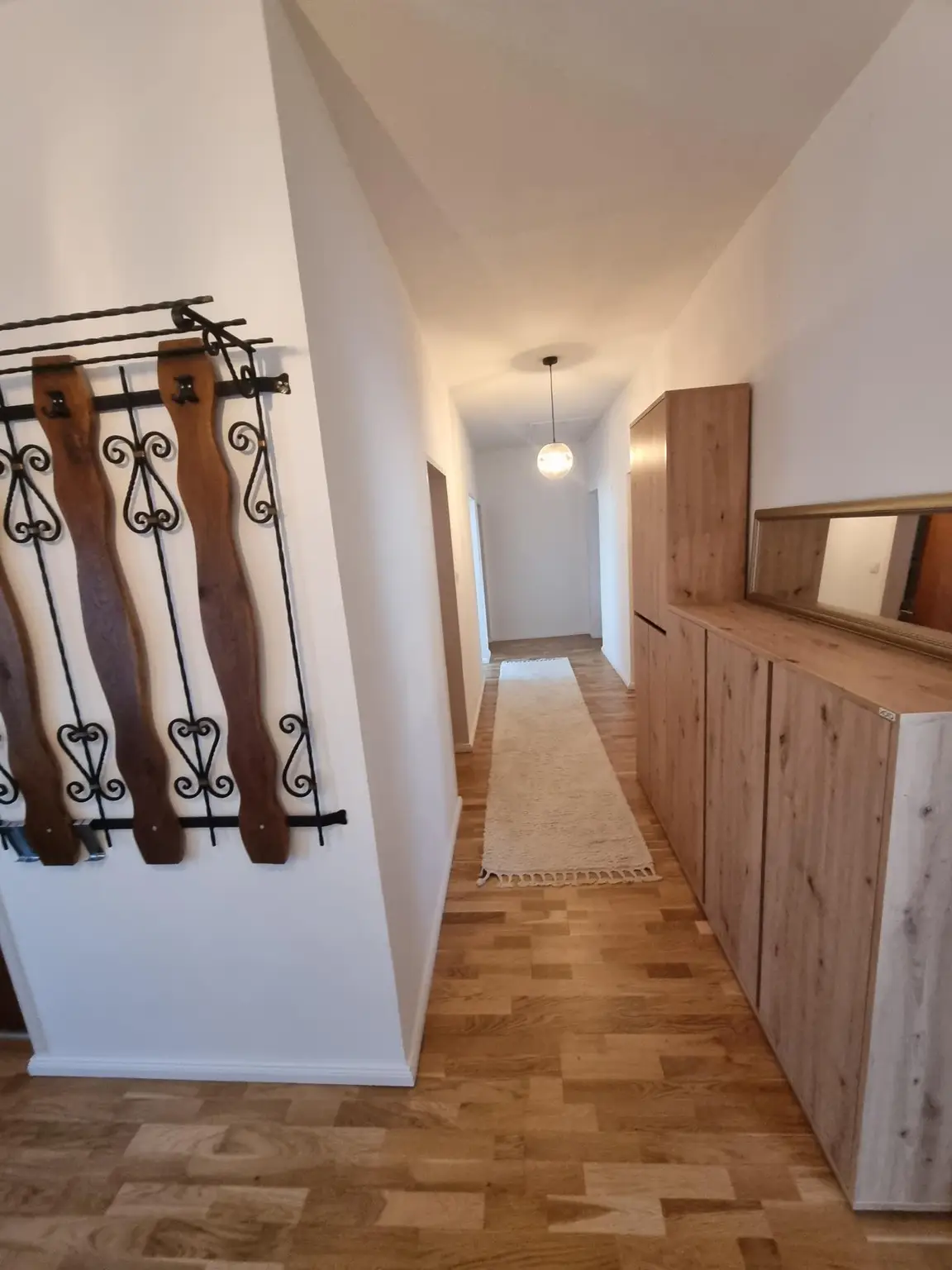 LIEBEVOLLER BUNGALOW MIT GEPFLEGTEM GARTEN IN TRAUMHAFTER RUHELAGE