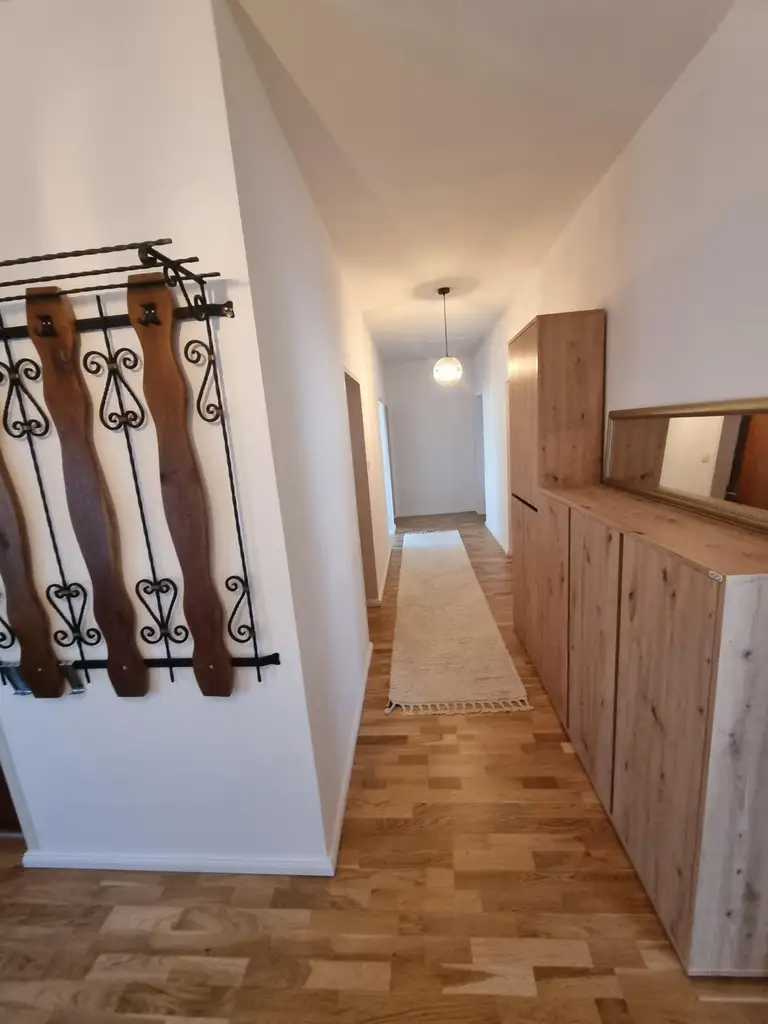 LIEBEVOLLER BUNGALOW MIT GEPFLEGTEM GARTEN IN TRAUMHAFTER RUHELAGE