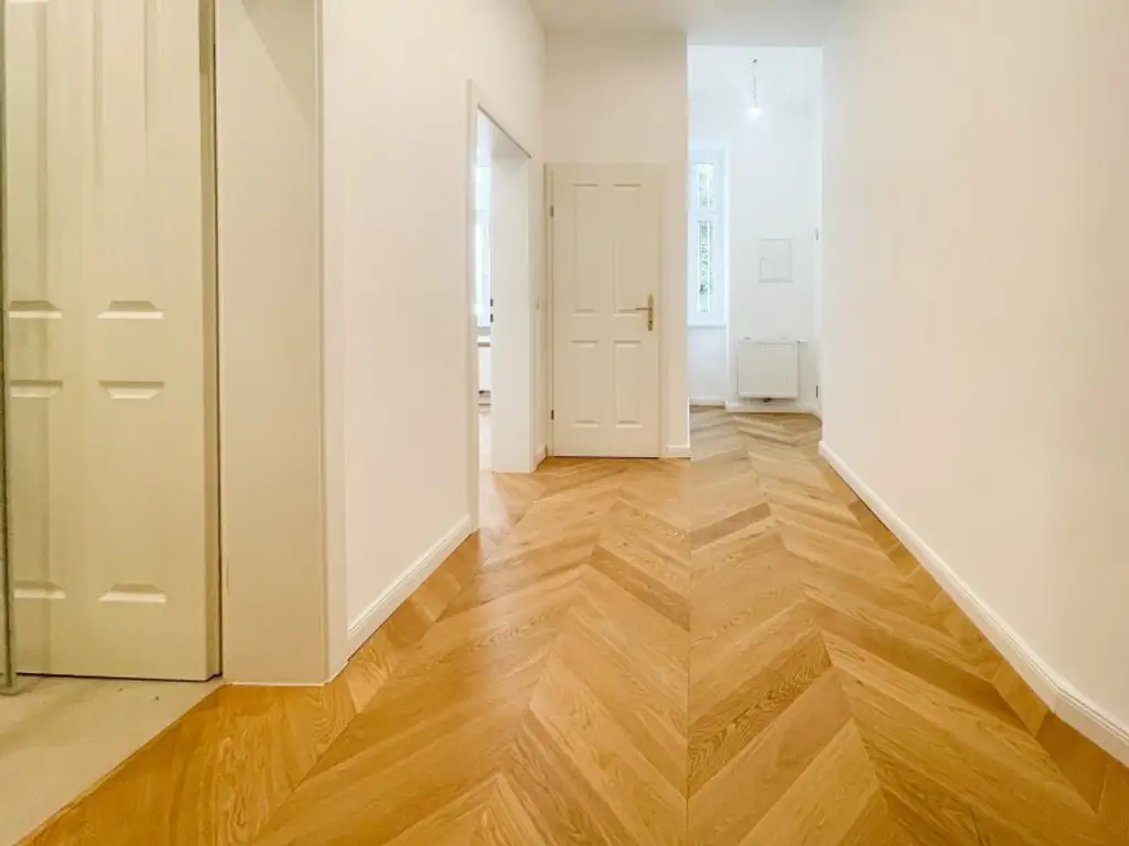 NÄHE AUGARTEN: wunderschön sanierte Altbauwohnung mit neuer Küche