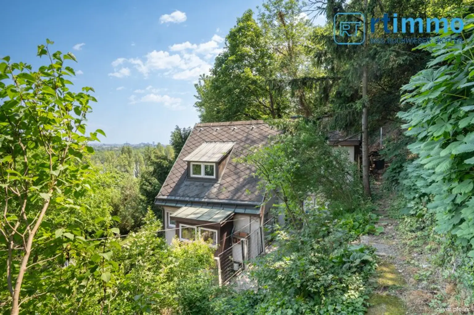 SELTENE GELEGENHEIT AM FUSSE DES KAHLENBERGS: Haus mit 835 qm Eigengrund zu kaufen + ca. 2500 qm anschließenden, sehr günstigen Pachtgrund zu übernehmen!