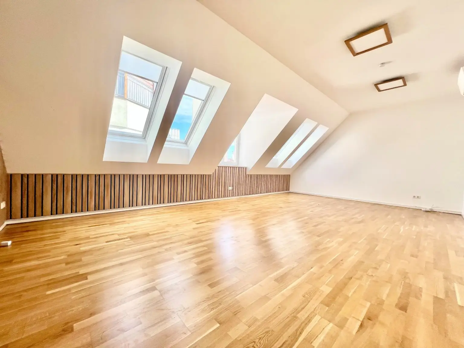 12 | TRAUMHAFTE Maisonette-Wohnung - Top Zustand, Terrasse mit Ausblick | Prima Service Immobilien