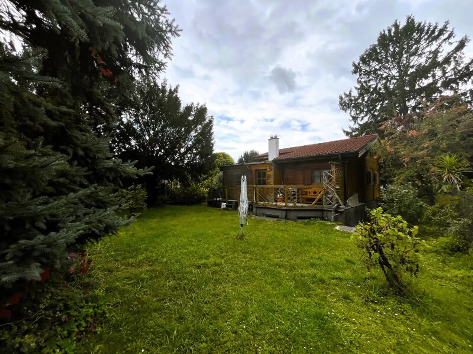 Einfamilienhaus mit Charme und Potenzial in der Schwarzlackenau - Superädifikat