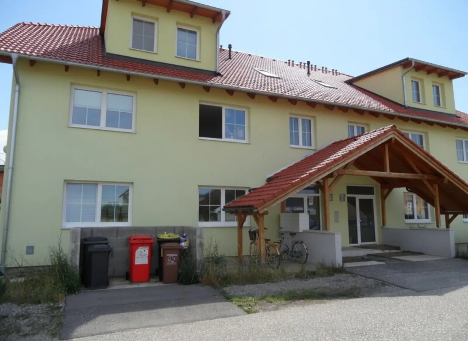 NEUWERTIGE SINGLEWOHNUNG mit FUSSBODENHEIZUNG in GRÜNLAGE
