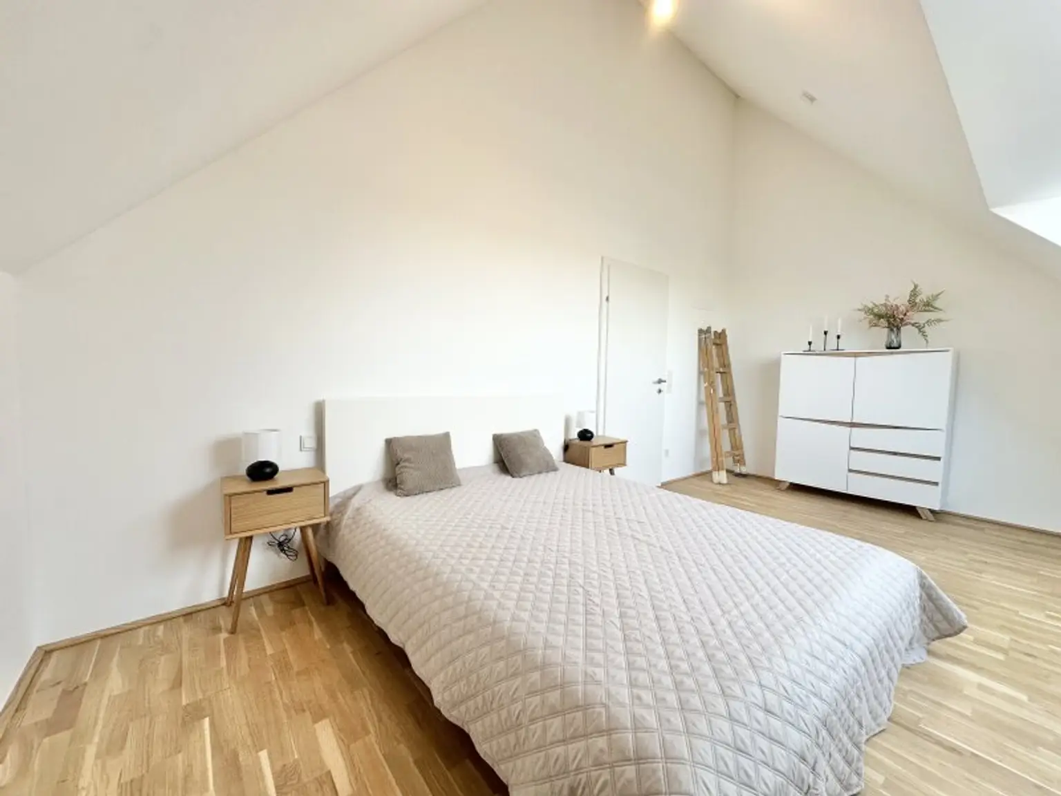 Hier müssen Sie schnell sein - AB SOFORT BEZIEHBAR!! Tolle 3 Zimmerdachgeschosswohnung + zwei Terrassen! Absolute Toplage! U1 Kagranerplatz!!