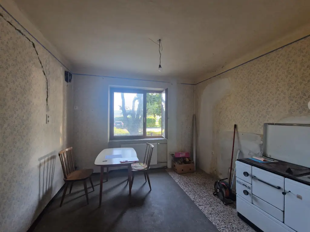 SANIERUNGSBEDÜRFTIGES LANDHAUS MIT TRAUMHAFTEM GARTEN SAMT ALTBAUMBESTAND IN ALLERBESTER WOHN- UND ZENTRUMSLAGE VON KIRCHBERG AM WAGRAM
