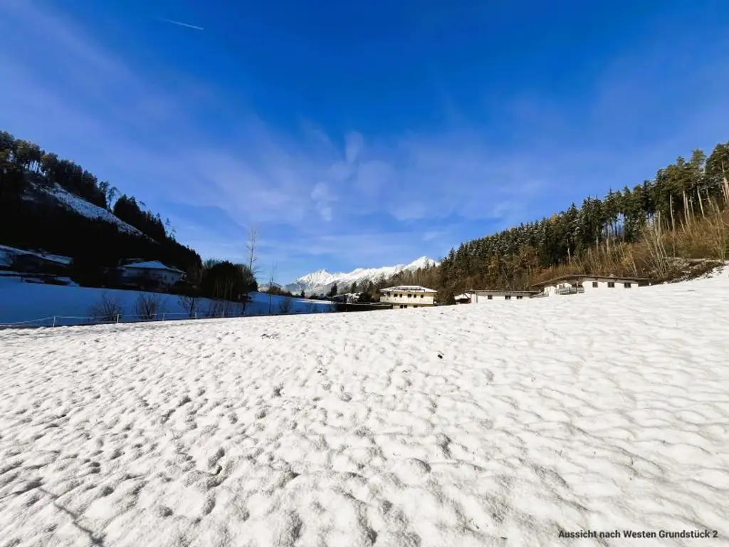 NAHE INNSBRUCK : Sonniges Baugrundstück mit ca. 430m² im GRÜNEN - PERFEKT für die ganze FAMILIE!