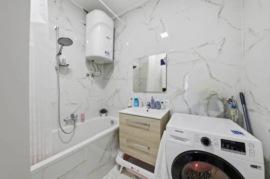 ZENTRUMSNAHE WOHNUNG MIT TERRASSE & BLICK INS GRÜNE - INKL. PKW-STELLPLATZ!