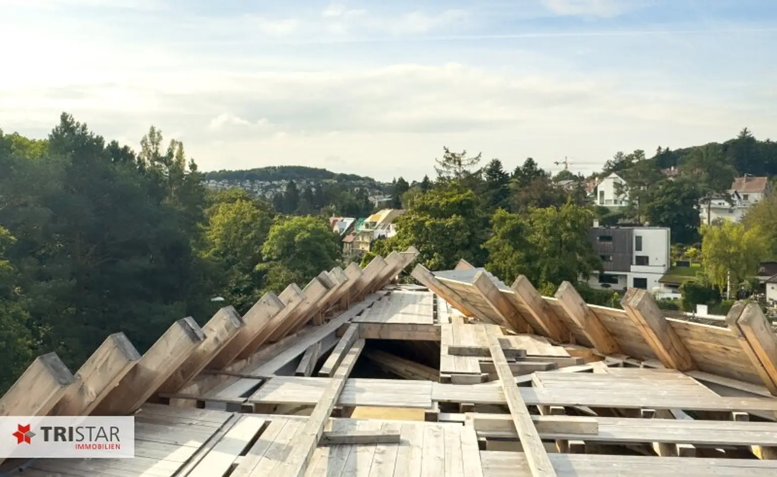 Investment am Wolfersberg · Architektur & Natur vereint! 18 Einheiten, 26 Garagenplätze, Dachgärten mit Pool – Waldpanorama !